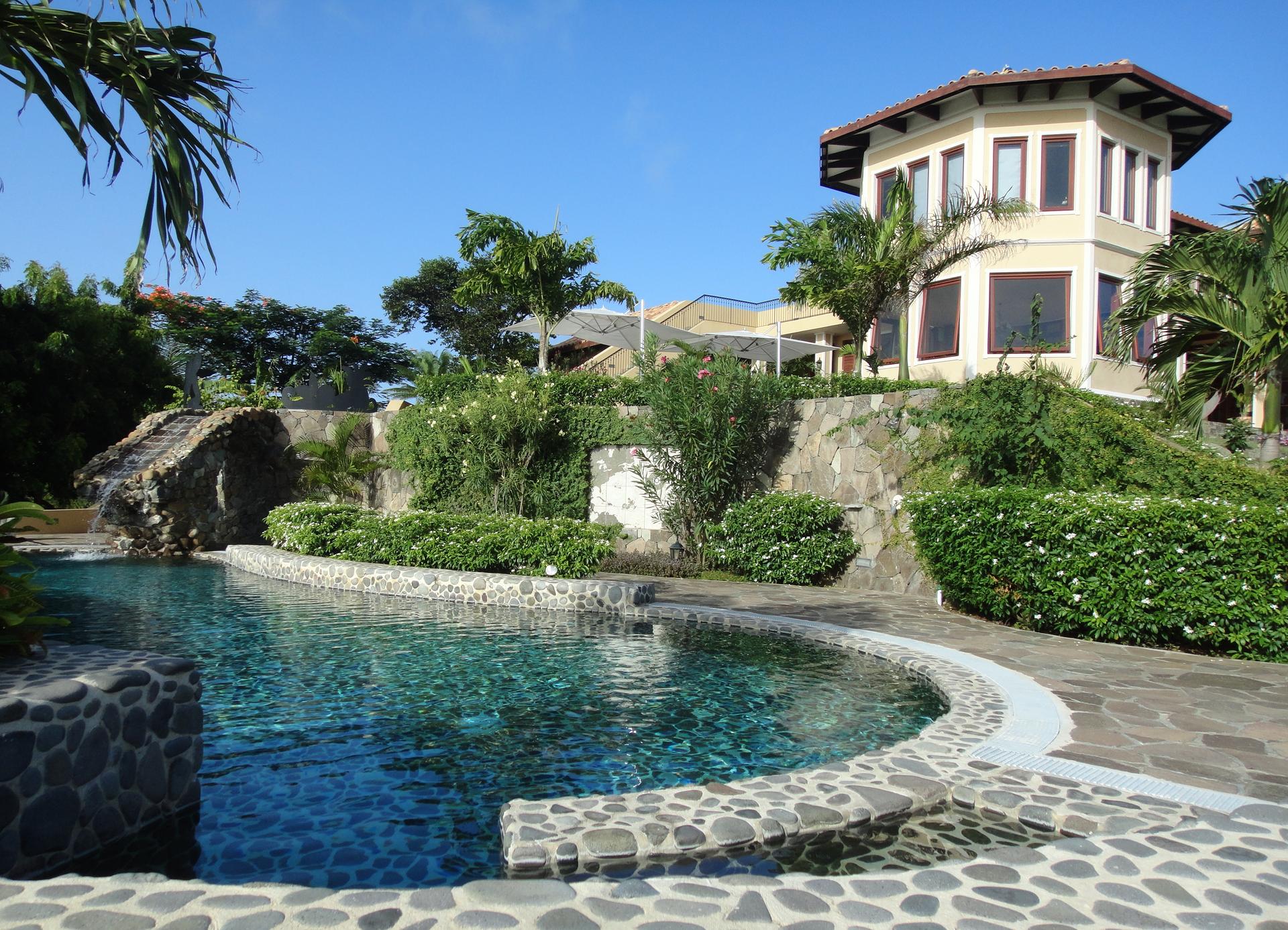 Villa Mit Pool Und Garten